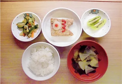 季節の食材を取り入れた給食