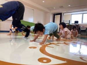 雑巾がけレース！