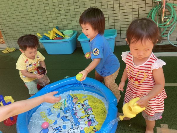 水遊びと綿遊びをしたよ！