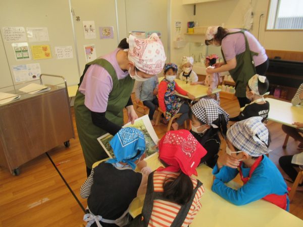 【あか組】食育！キャベツをちぎってみよう♪
