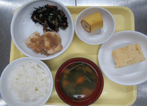 【給食】メイプルりんごケーキ