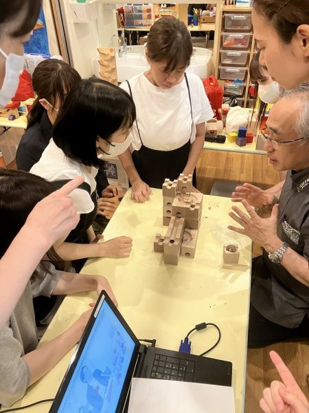 【職員研修】「発達とおもちゃ」園内研修