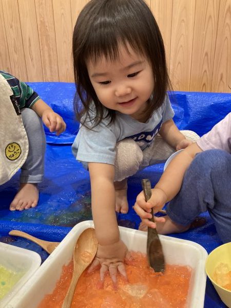 【そら組】冷たい寒天に興味津々