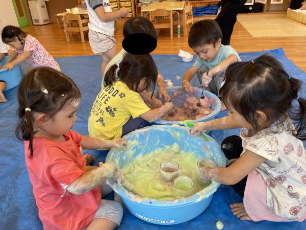 【わかば組】いろんな色の泡に触れて