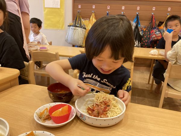 たいよう組☆　たくさん遊んだ後は給食！