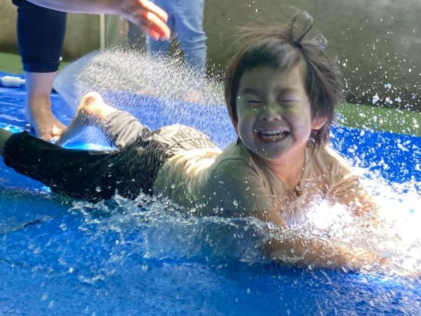 水遊びでスライディング！