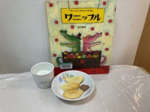 お話給食「ワニッフル」