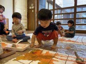 絵の具遊び☆レンガ模様の壁