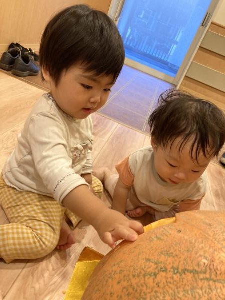 【乳児クラス】ハロウィン前の準備♪