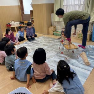 ギコギコ、トントン