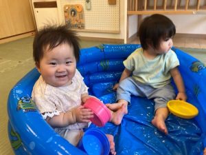 ビニールプール楽しい！