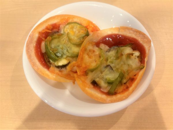 【給食】あか組さんのぎょうざピザ作り