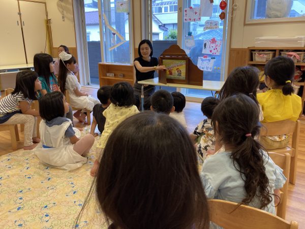 【あか組・おれんじ組】童心社の読み聞かせ