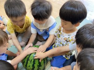 夏ならではの遊び！スイカ割りに挑戦☆