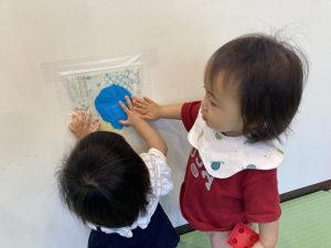 絵の具遊びをしたよ！
