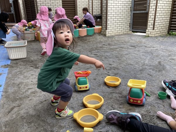 【1歳児】園庭遊び