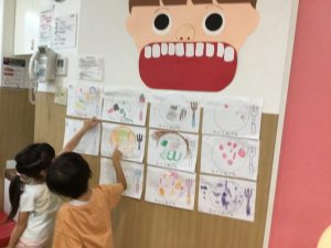 お話給食「たべてあげる」