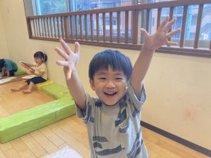 片栗粉で感触遊び！