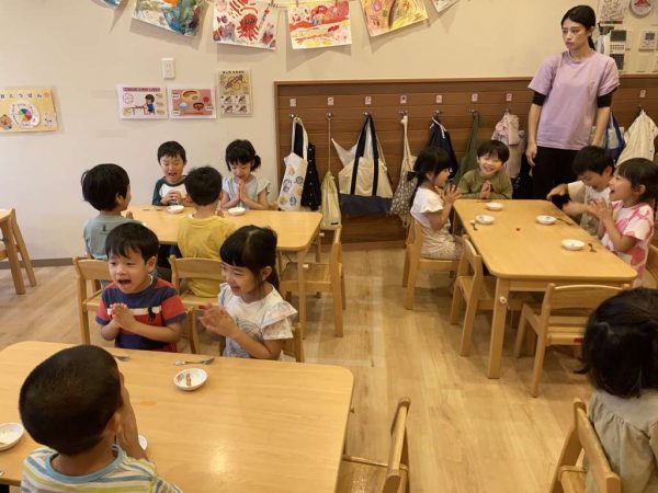 【４・５歳児】しいたけの収穫、試食