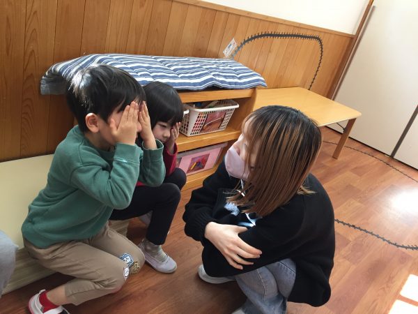 お姉さん達と眼科検診