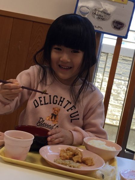 お箸を上手に使えるよ！