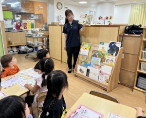 お話給食『えんどうまめばあさんとそらまめじいさんのいそがしい毎日』