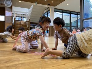 ハイハイしっぽ取りゲーム☆