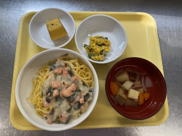 【給食】鮭のクリームパスタ