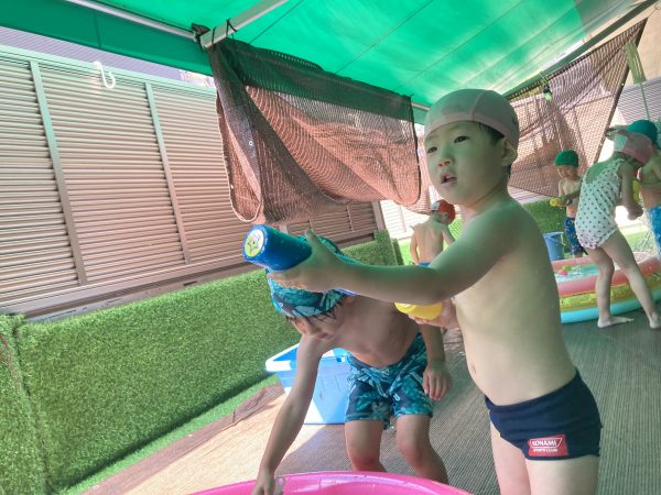 水遊び気持ちいいな♪