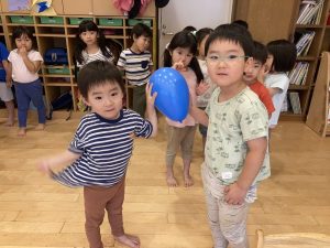 ひまわり組と協力して風船を運ぼう！
