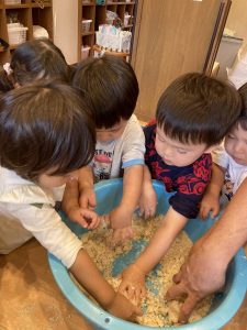 パン粉遊びをしたよ！