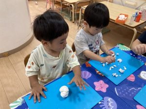 初めての粘土遊び