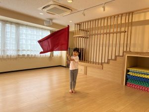カラーフラッグで表現遊び