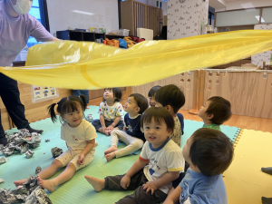 新聞紙あそび